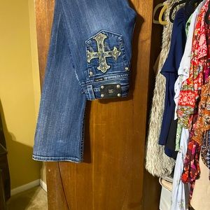 Like new Miss Me rhinestone accent jeans